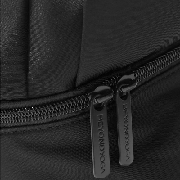 BEYOND YOGA- black yoga gym bag - Picture 4 of 8